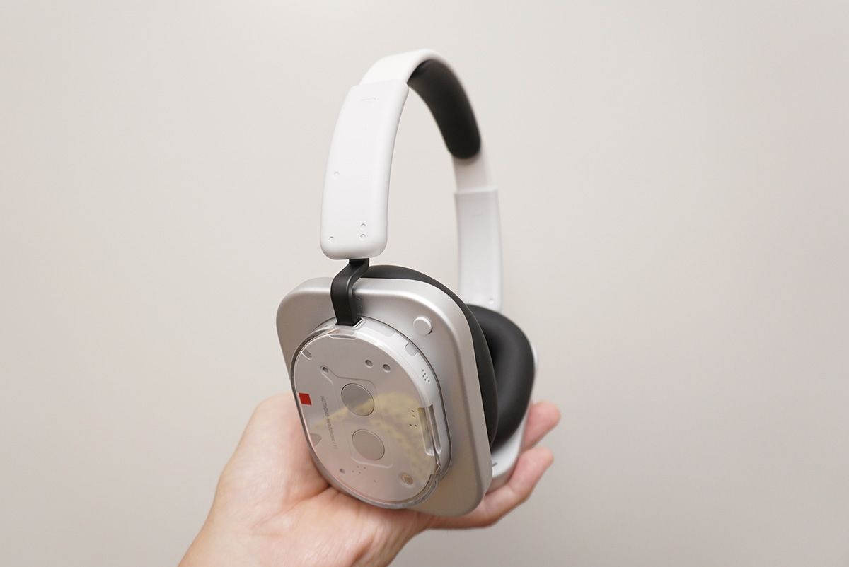 ブランド初のアクティブノイズキャンセリング機能を搭載するヘッドホン「Headphone(1)」も発売