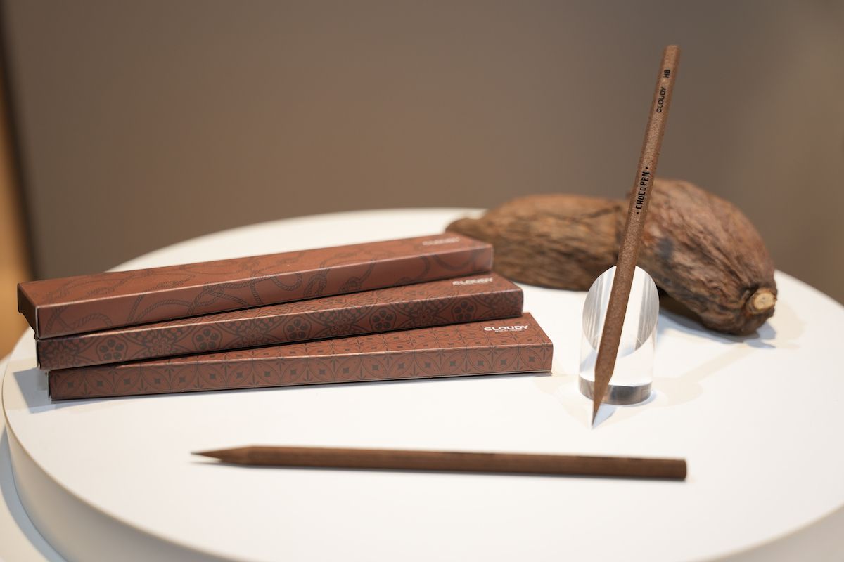 チョコペンの完成品。今年5月の「ゴミと鉛筆とアート展」では、購入された分の鉛筆をアフリカへ寄付した。