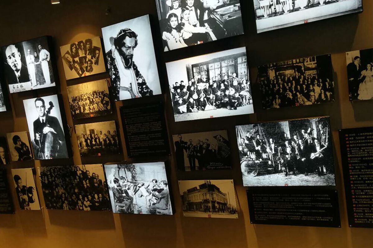 ハルビンの音楽文化は、当初、帝政ロシアによる鉄道敷設とともに生まれたが、ロシア革命以降の音楽家たちの来訪が大きく貢献した