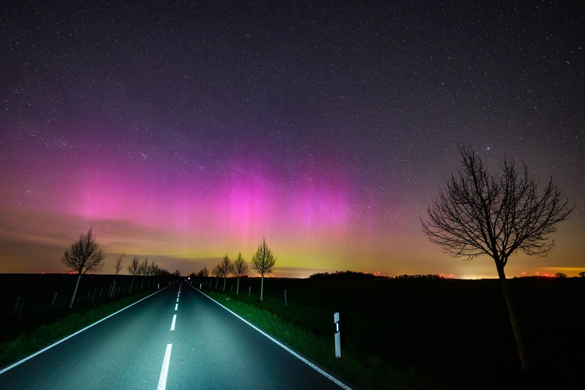ドイツ・ブランデンブルク州ファルケンハーゲンで2025年4月16日に撮影されたオーロラ（Patrick Pleul/picture alliance via Getty Images）