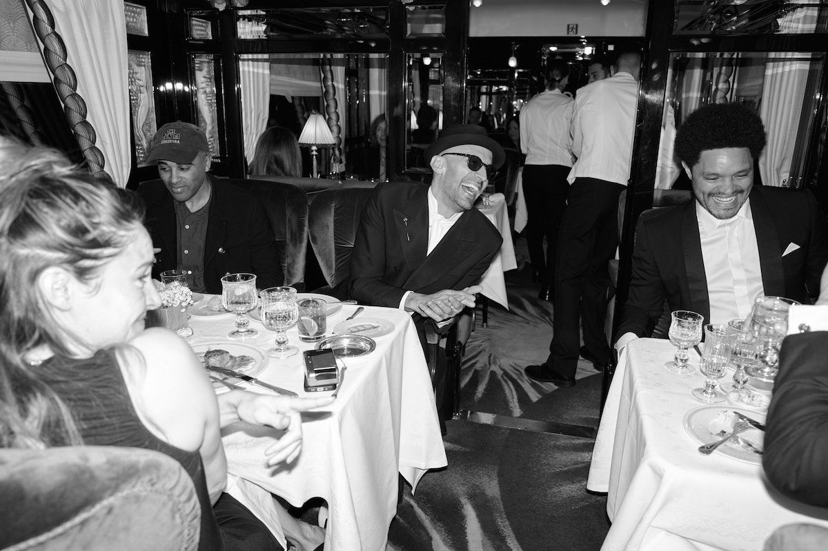 2025年3月15日～16日、ベルモンド・トレイン「ヴェネツィア・シンプロン・オリエント・エクスプレス」にて開催された「オプセルヴァトワール」の初運行を祝うアーティストJ R （C）Belmond