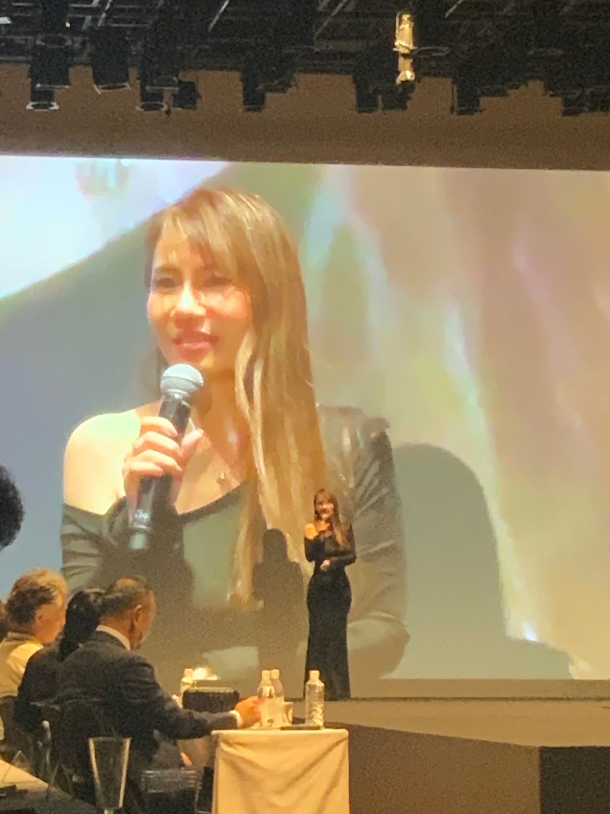 ファッションショー開催に先立ち、elite Japan黒田美耶代表の挨拶からスタート