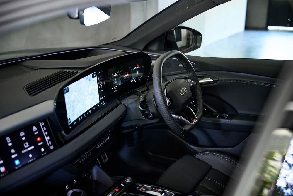 Audi Q6 E-Tron。プレミアムプラットフォーム（PPE）採用、デュアルモーター搭載で最高出力387ps/最大トルク650Nmを発揮、0-100km/h加速5.9秒のパフォーマンスを実現。11.9インチMMIタッチスクリーン、バーチャルコックピット plus、アウディプレセンス cityなど最先端装備を標準搭載。EV特有の静寂性が、新たなモビリティ体験を提供する。