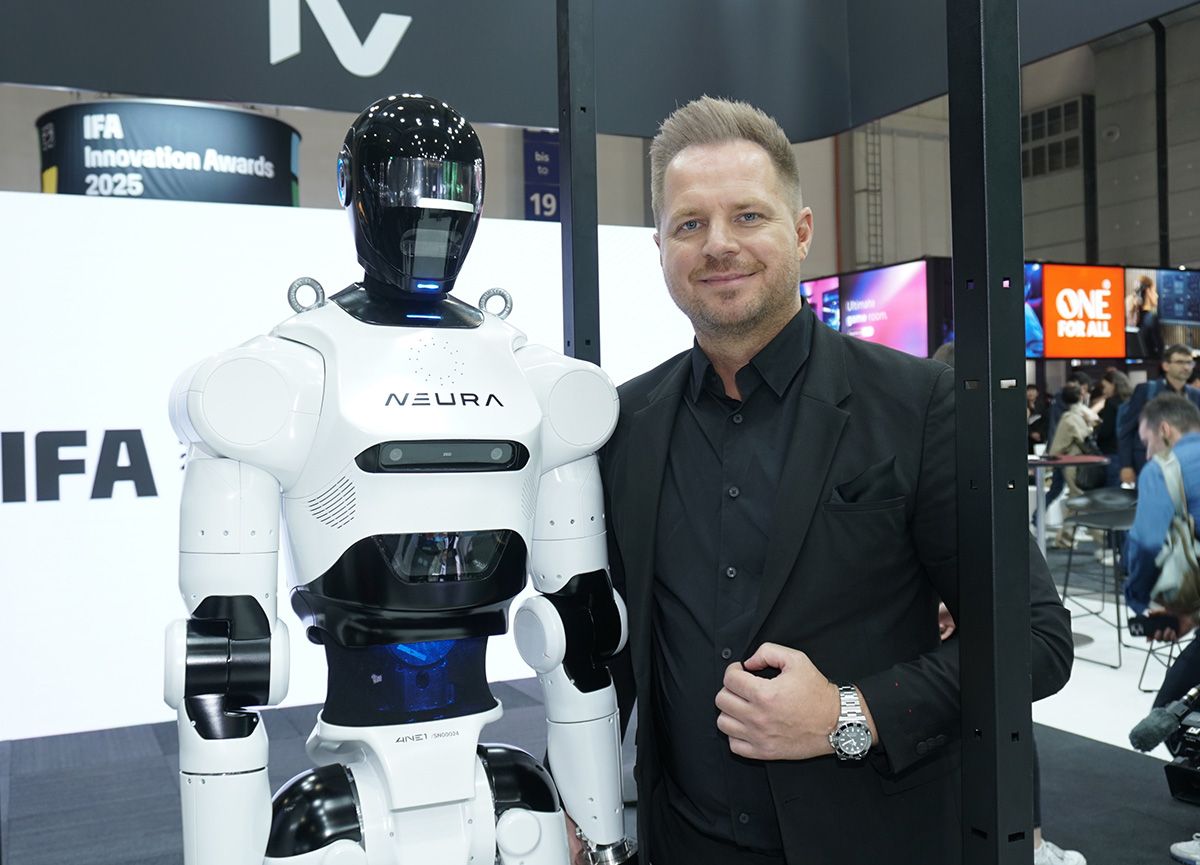 NEURA RoboticsのCEO兼ファウンダー、David Reger氏。日本の企業にも同社のオーダーメイドによるロボットが多く採用されていると語る
