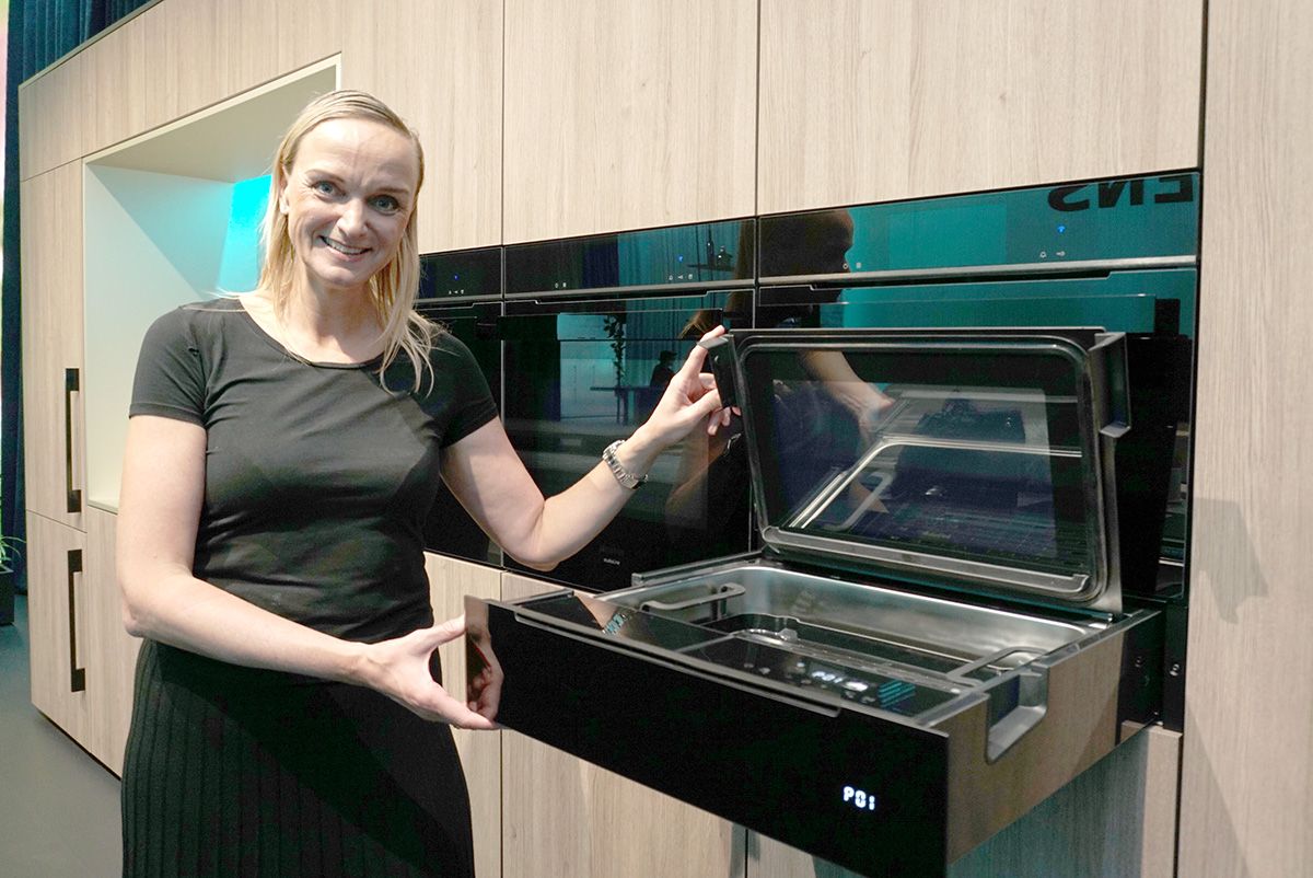  シーメンスの生成AI対応家電のロードマップについてコメントしたシュテファニー・リップス氏