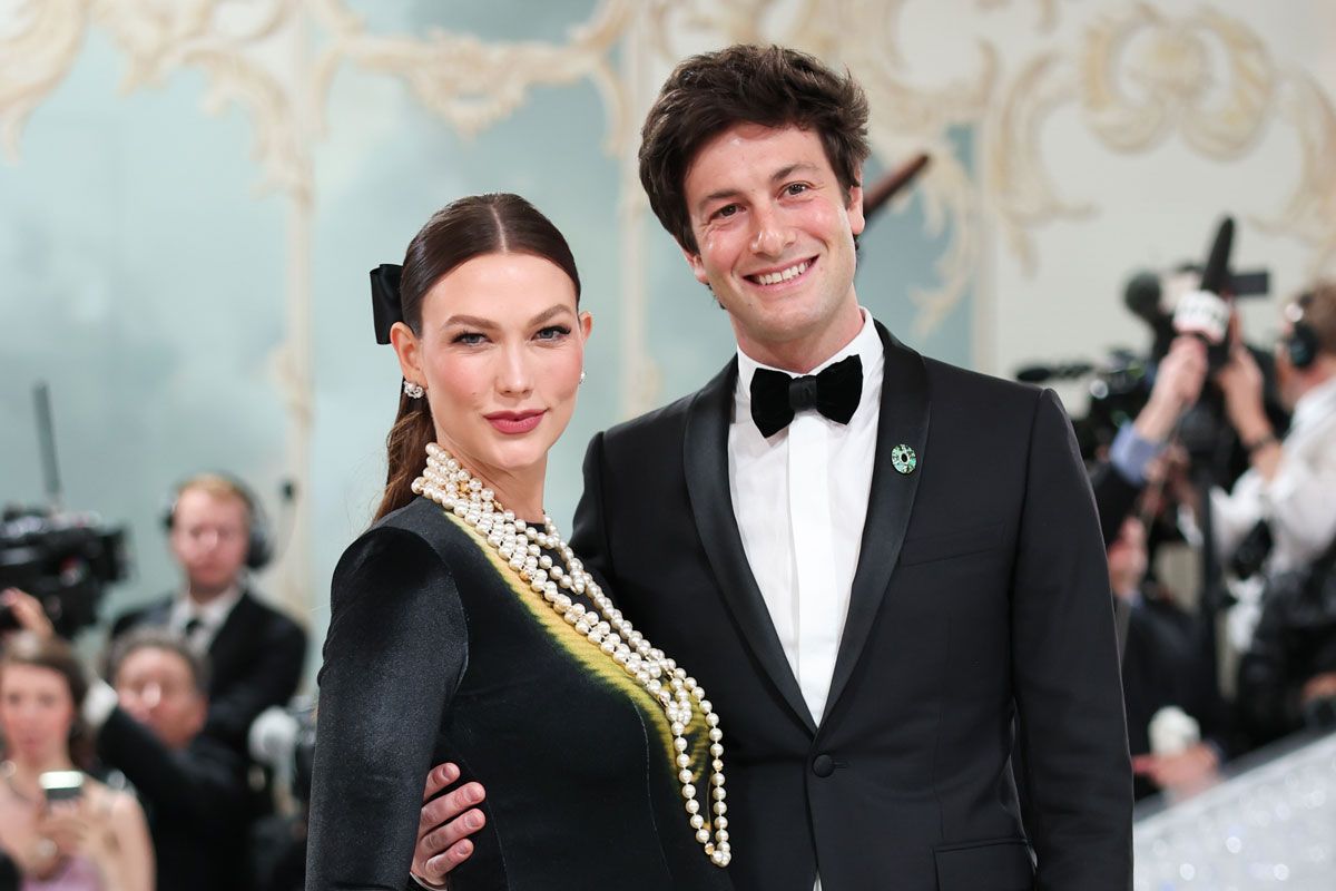 ジョシュア・クシュナーと妻のカーリー・クロス（Photo by Christopher Polk/WWD via Getty Images）