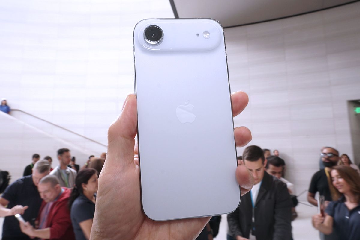 6.5インチのほどよいサイズ感を実現したiPhone Air