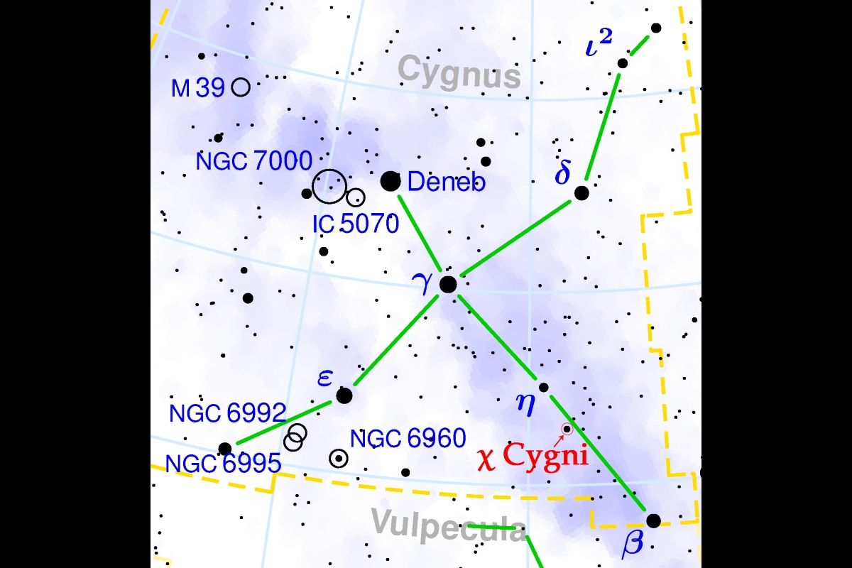 はくちょう座にある変光星はくちょう座χ（カイ）星の位置を示した図（commons (da File:Cygnus constellation map.png), CC BY-SA 3.0 <https://creativecommons.org/licenses/by-sa/3.0>, via Wikimedia Commons）