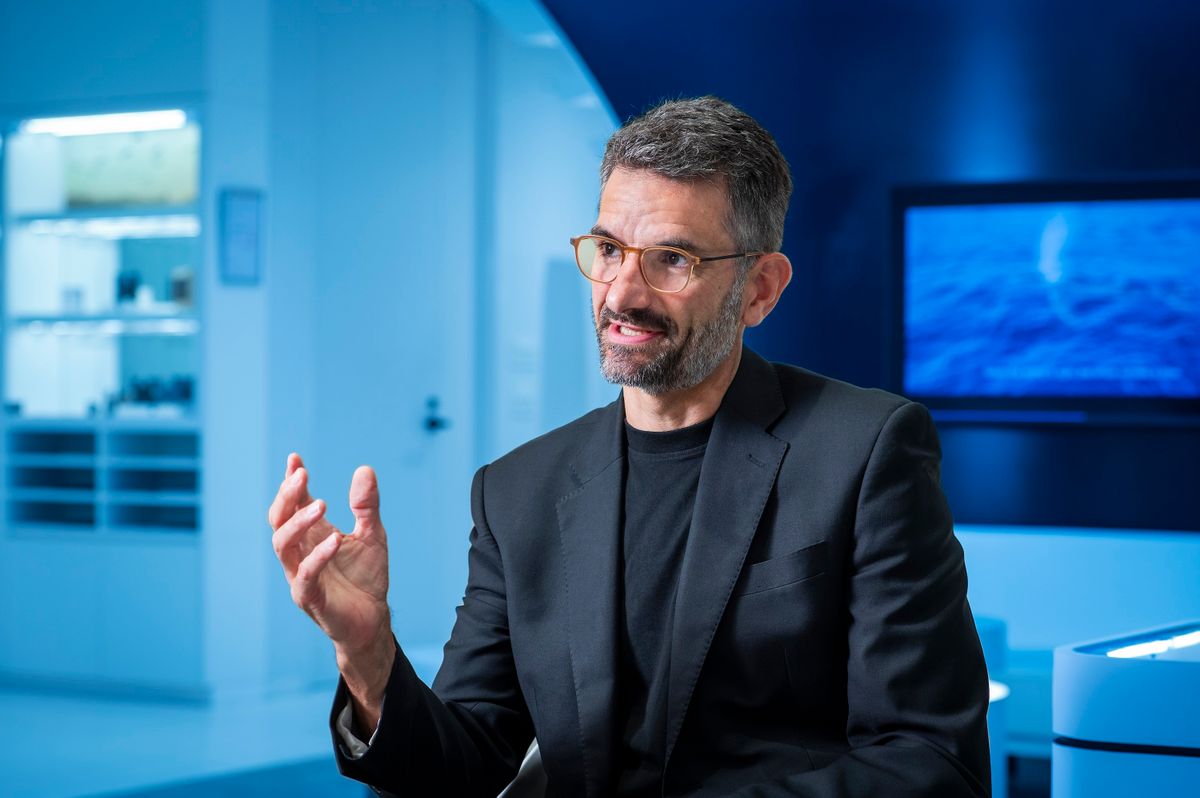 カ ールツァイス代表取締役社長のヴィンセント・マチュー。