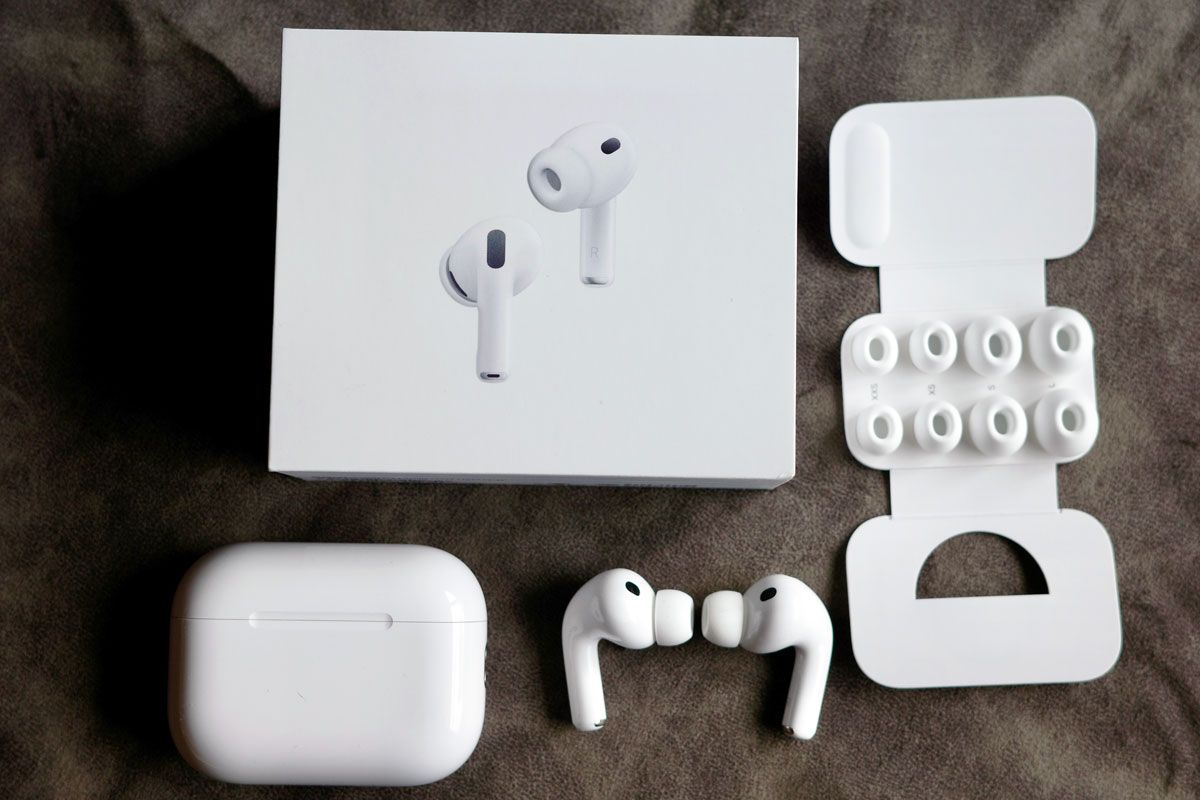 AirPods Pro 3とその同梱品、イヤピースは5サイズ