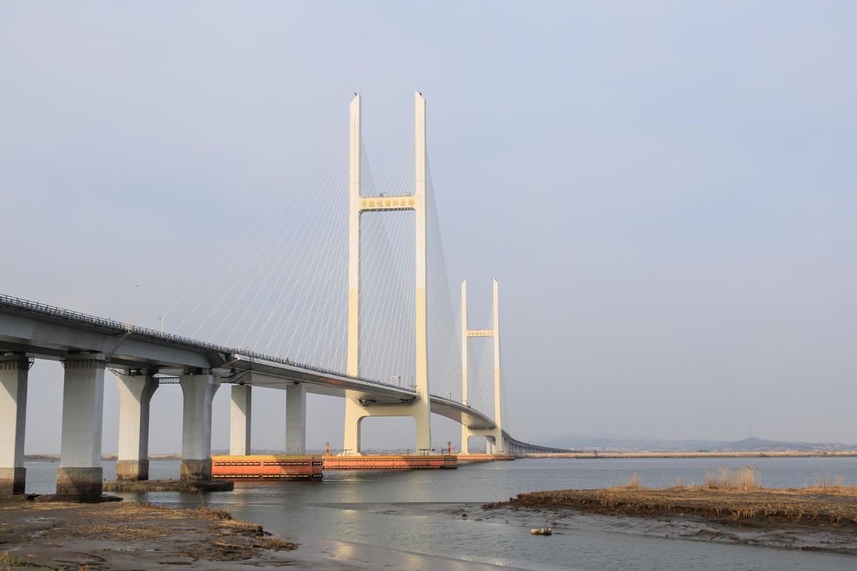 新鴨緑大橋は2014年に完成したが、いまだ開通はしていない