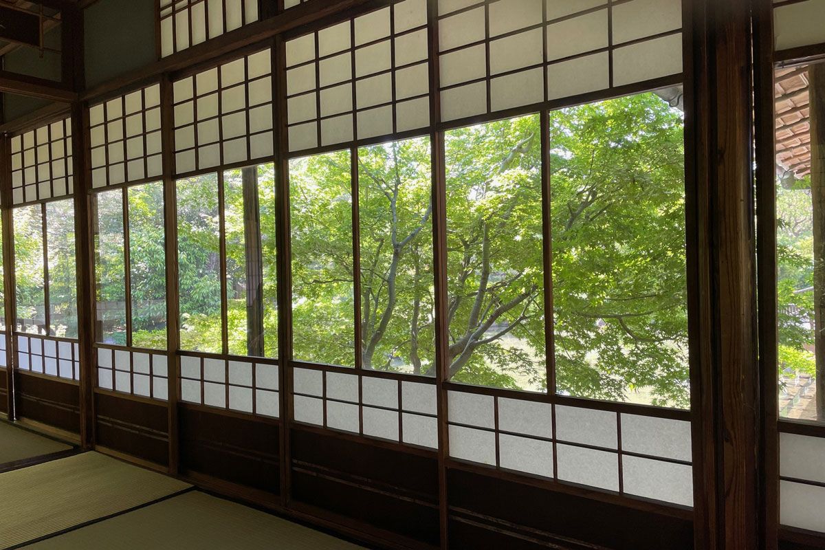 渉成園にある建物の障子