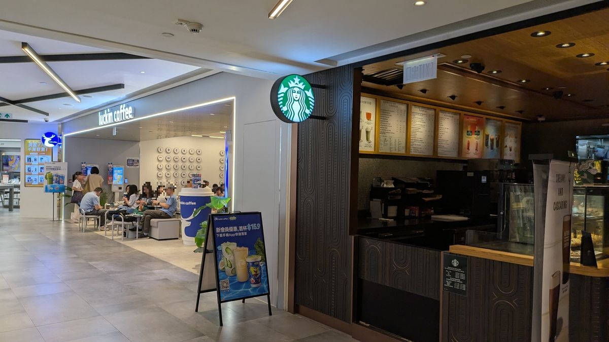 スターバックスとラッキンコーヒーの横並び