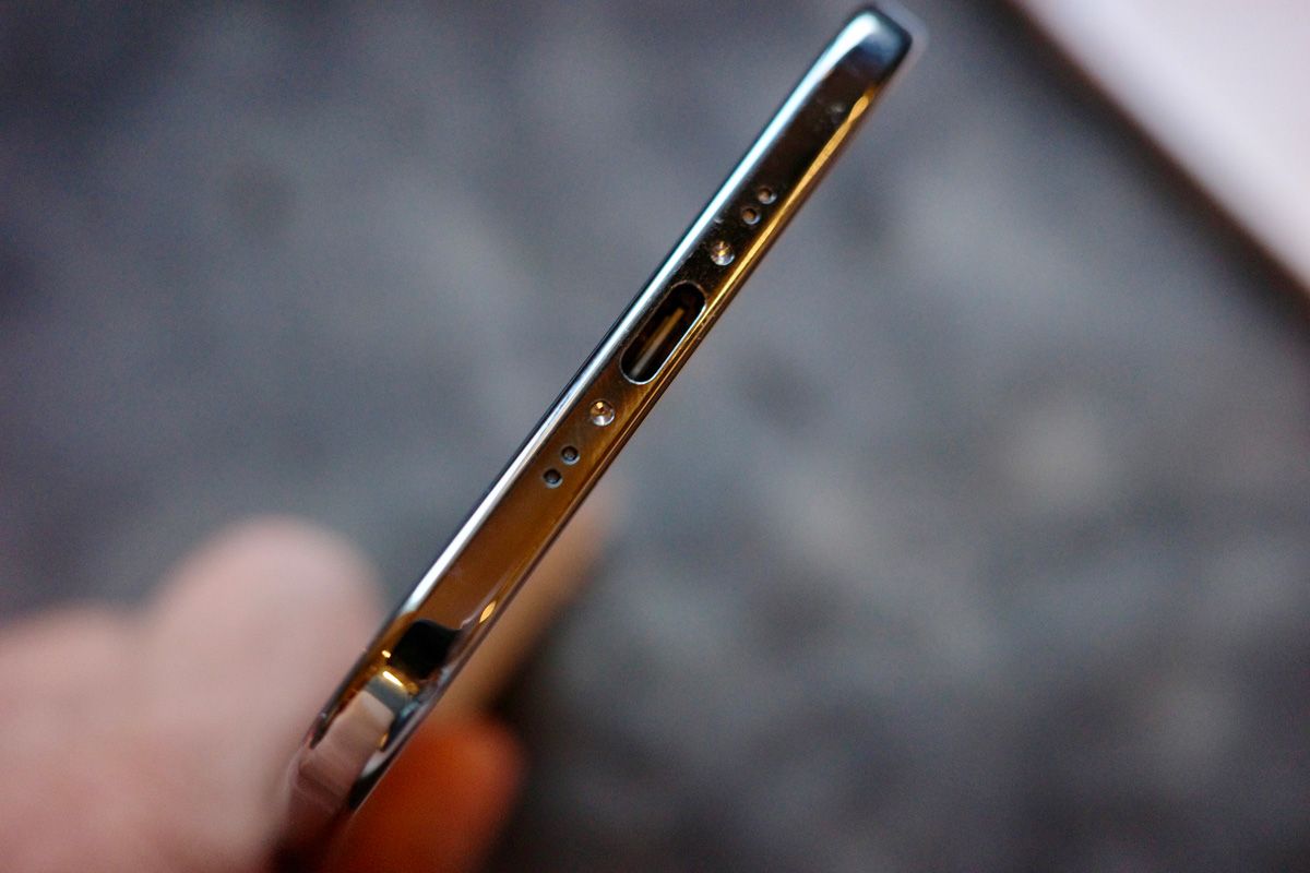 iPhone Airはまるでカードのように感じられる