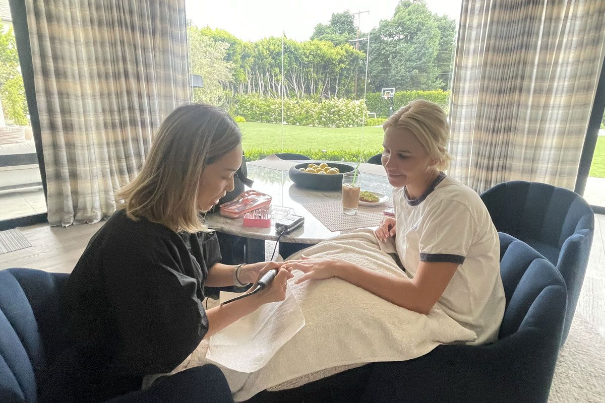 独立してからは顧客の自宅や仕事現場での施術がほとんど。