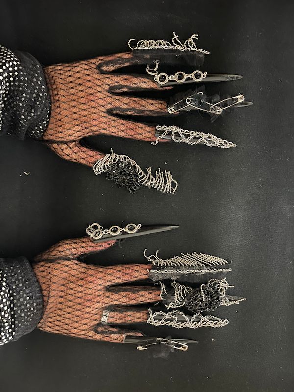 レディー・ガガ本人がミュージックビデオで装着したネイルデザインの一部。