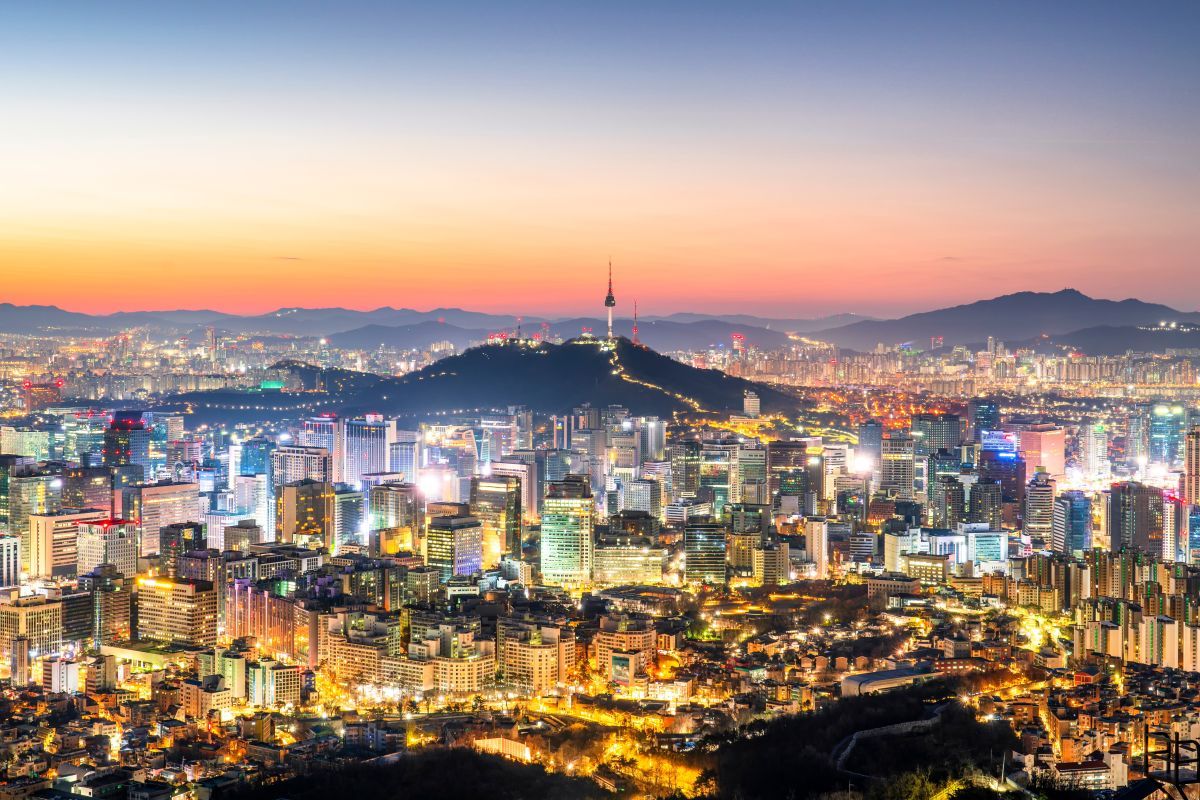 韓国・ソウルの夕景（Shutterstock.com）