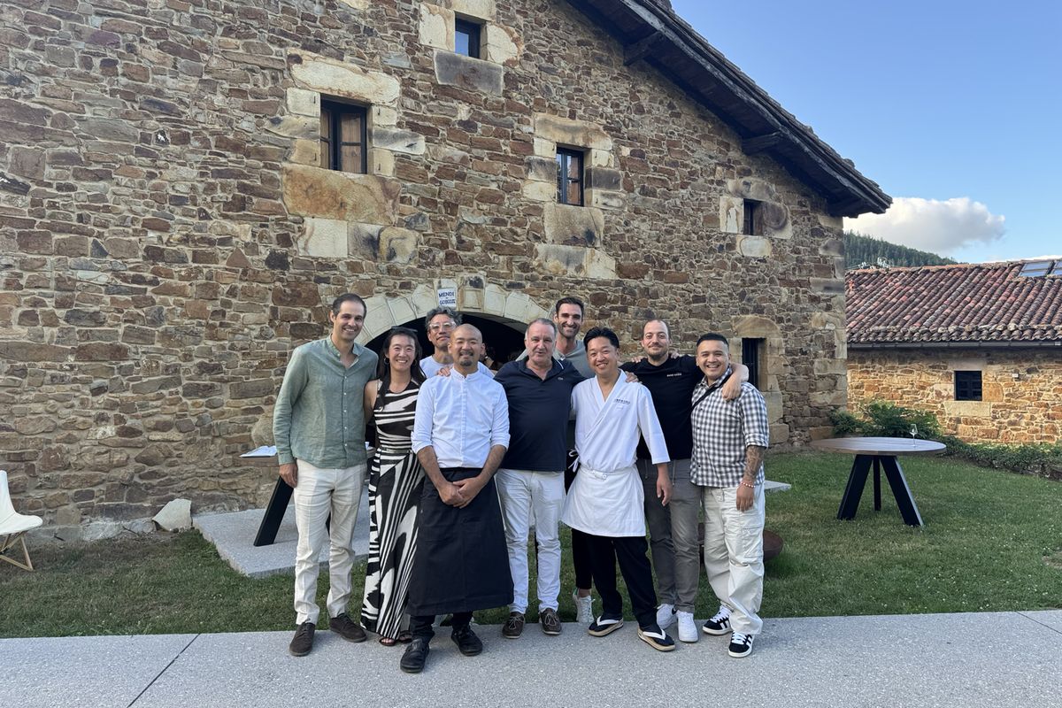 スペインのミシュラン店で日本屈指のラーメンを食すという貴重な体験を求め、チスパのイベントには日本を含む海外からのゲストも多数訪れた。（Photos by Nao Suzuki）