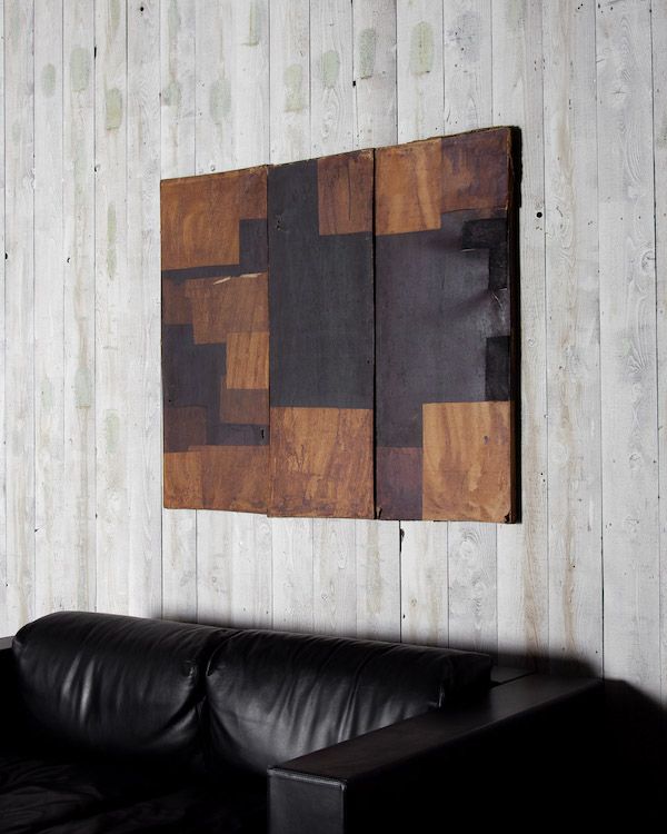 香職人の作業台を3枚合わせ壁掛けに。柿渋の風合いをもたせた。