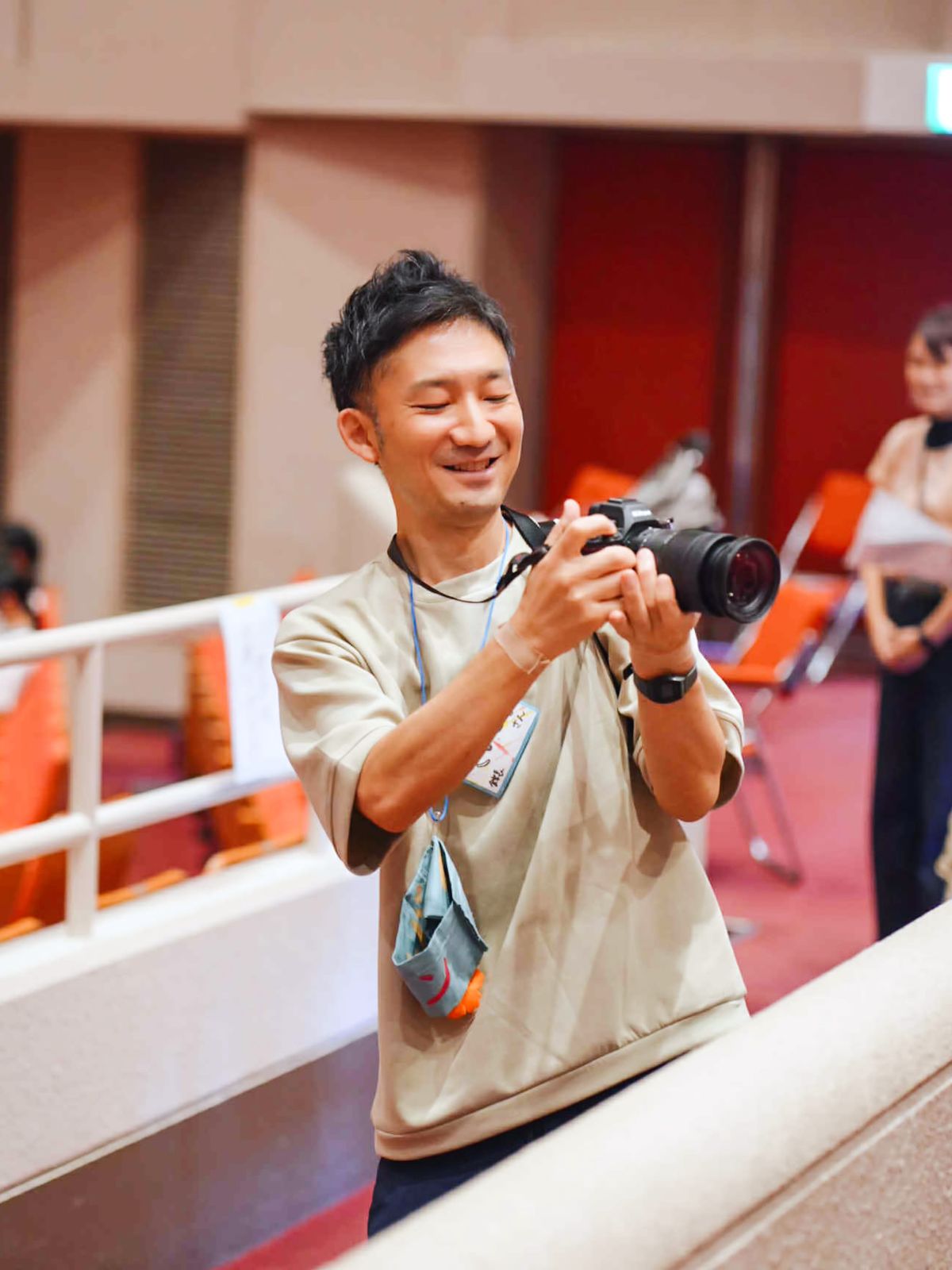 齋藤久光は常に新しい風を吹き込む市民協働のパイオニア。市民からは「さいとうさん」と慕われ、子どもたちが齋藤に会いたいと図書館を訪れる。「LOCUS BRiDGE賞」「ジチタイワークス賞」とのトリプル受賞