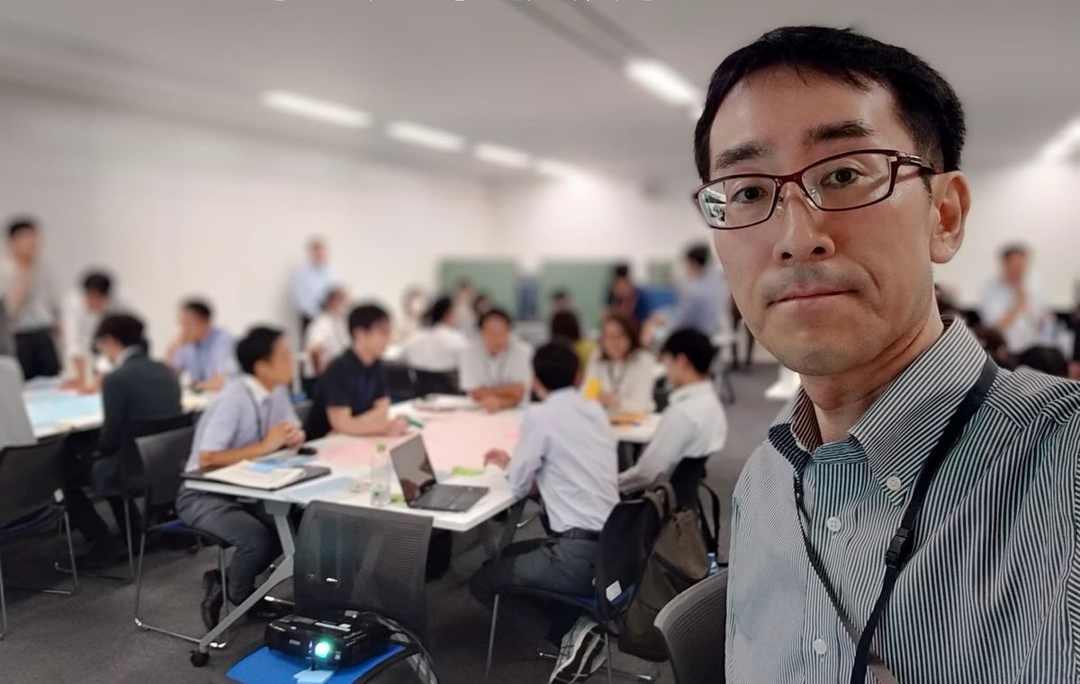 全国自治体の窓口業務改善を支える神様、及川慎太郎。本気の自治体に惜しみなく、業務改善のノウハウを伝える。「自治体通信賞」とのＷ受賞