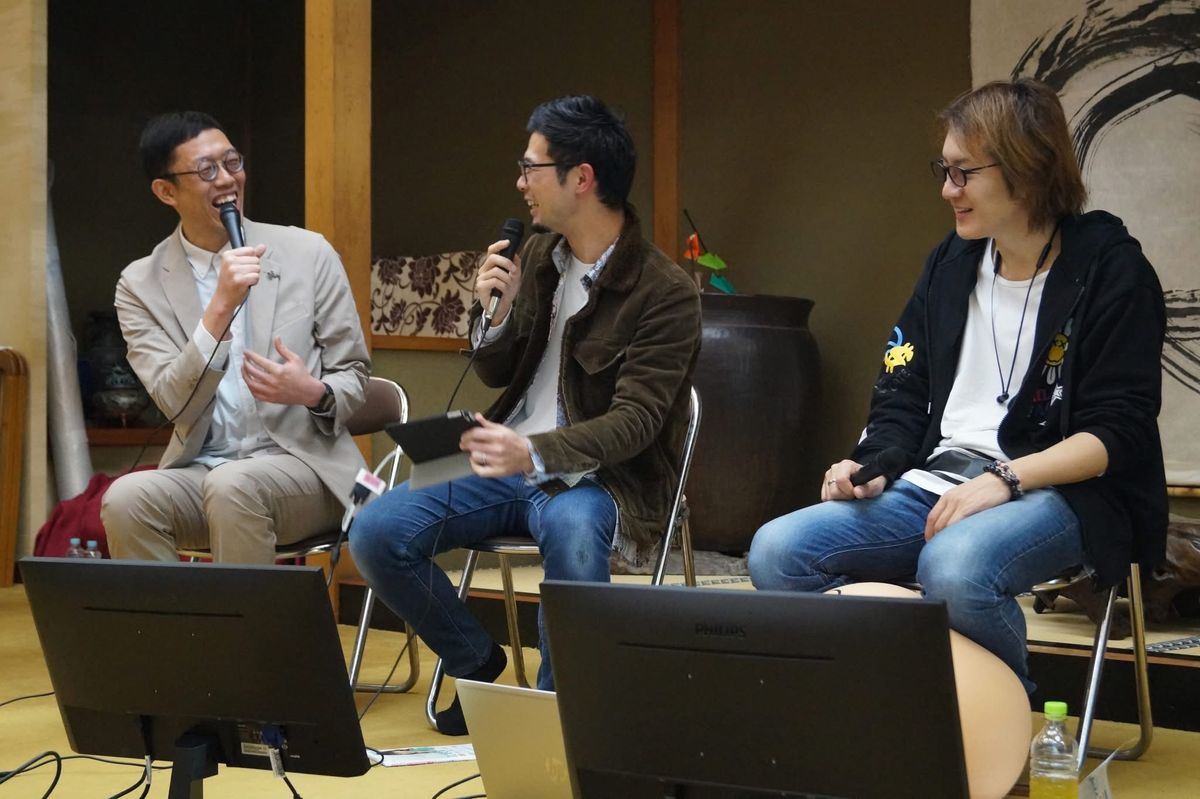 イベント「若新雄純と考えるイマドキ仕事観」に登壇(左)。波多野翼衆議院議員(中)と若新雄純氏(右)と鼎談