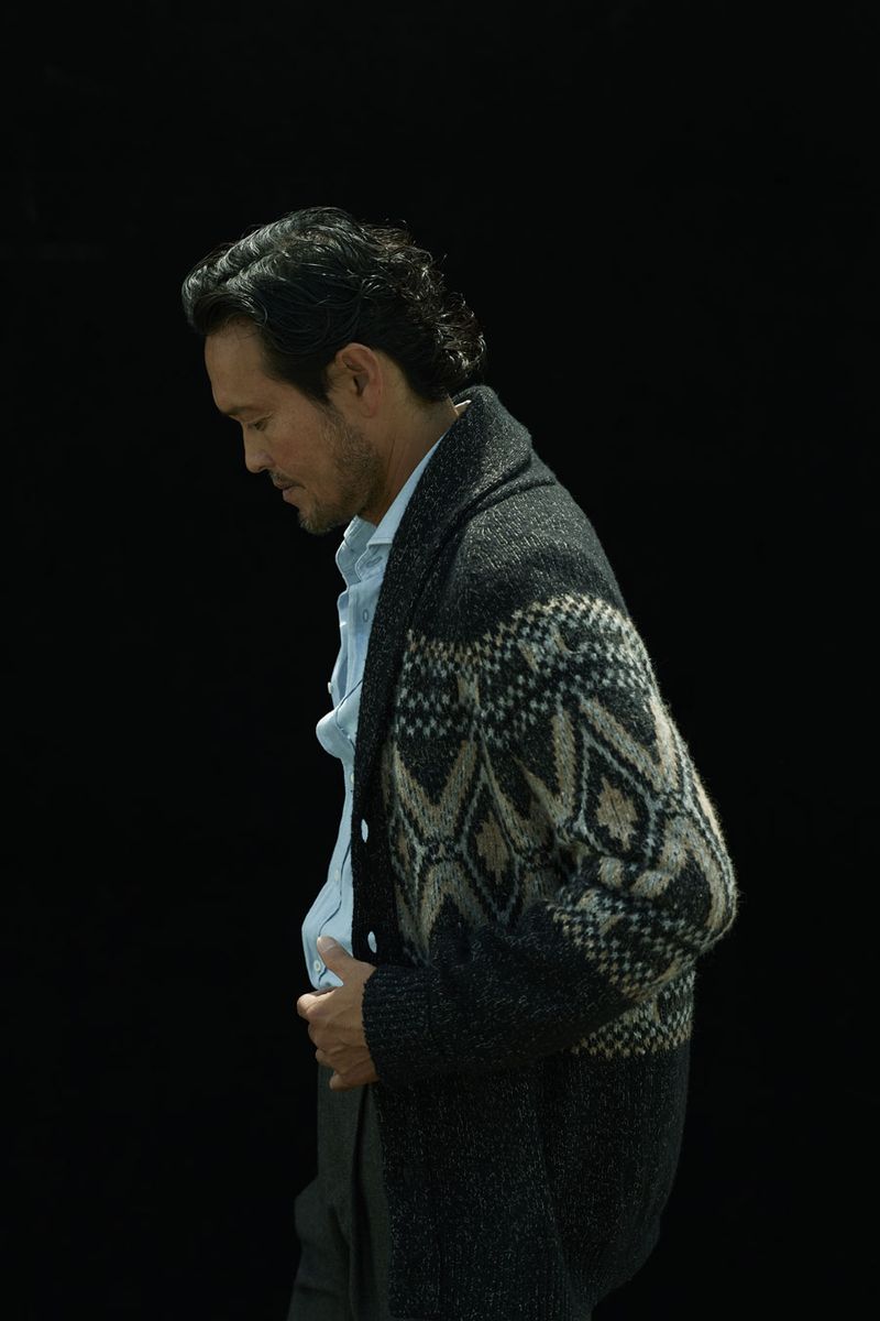 カーディガン759000円、シャツ117700円、パンツ247500円〈すべてブルネロ クチネリ／ブルネロ クチネリジャパン Tel:03-5276-8300〉