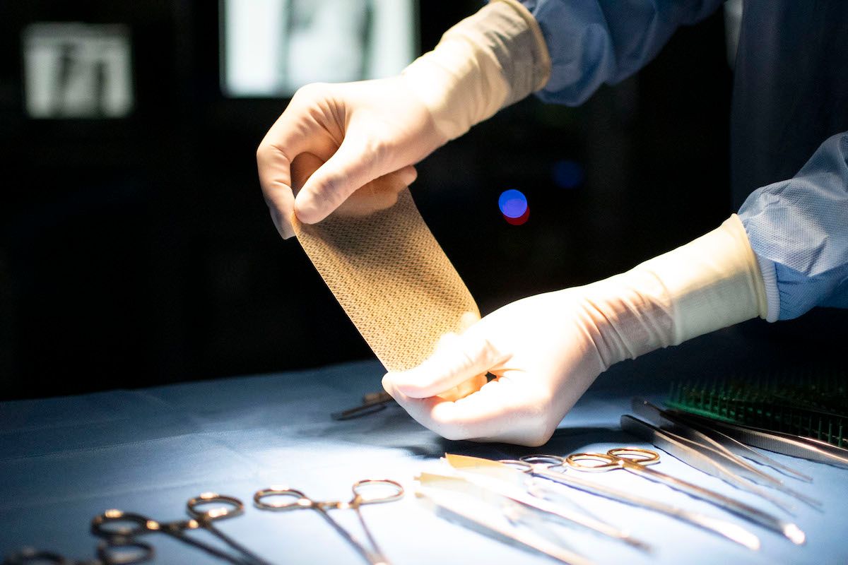 大阪医科薬科大学、福井経編、帝人が実用化した心・血管修復パッチ「シンフォリウム」