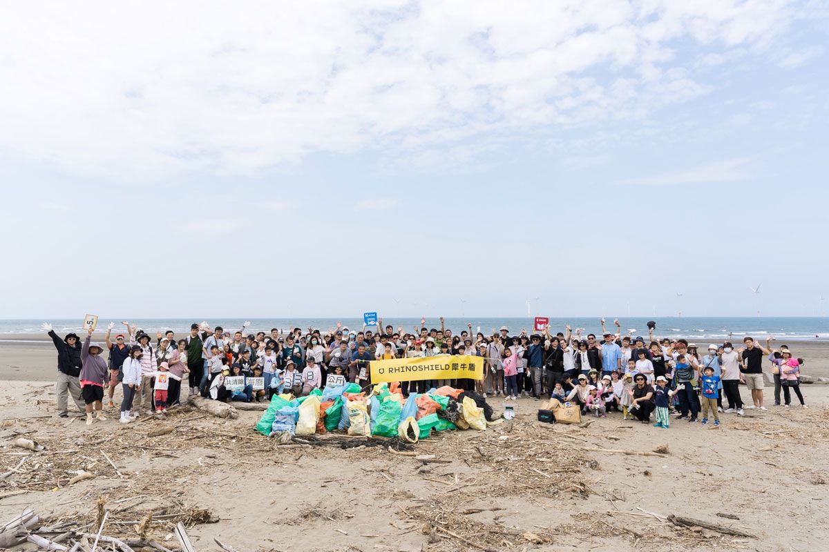 「ライノシールド」では定期的にビーチクリーンを実施。海を守る具体的なアクションも起こしている。