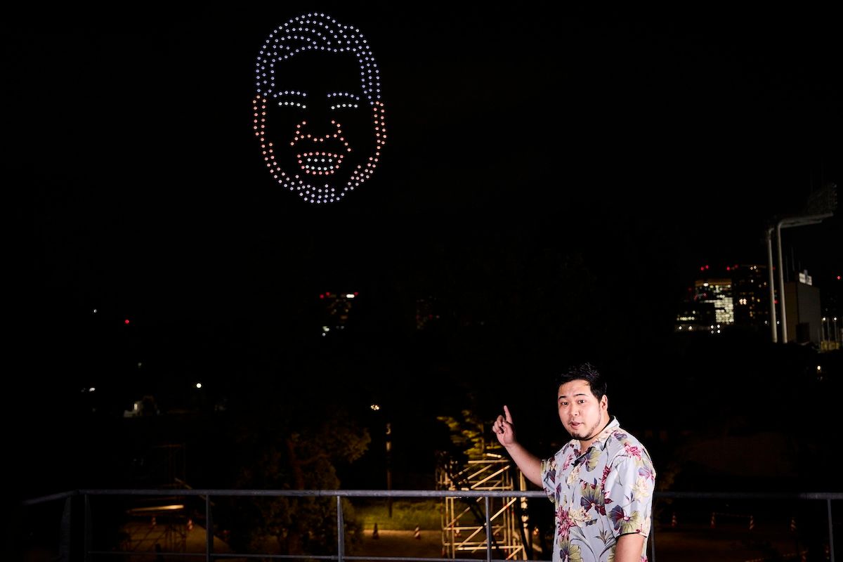 夜空に浮かぶケムリの顔