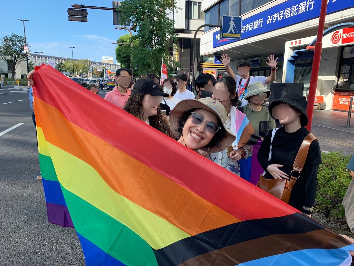 プライドバレードに参加する木下麻子さん（本人提供、画像の一部を加工しています）