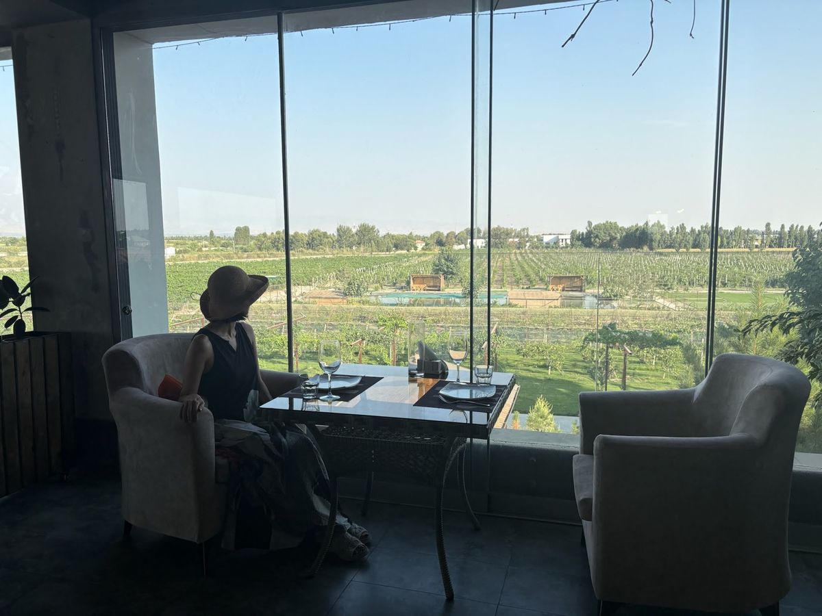 タシケント郊外にあるUzumfermerワイナリー。予約すれば見学・宿泊も可能だ