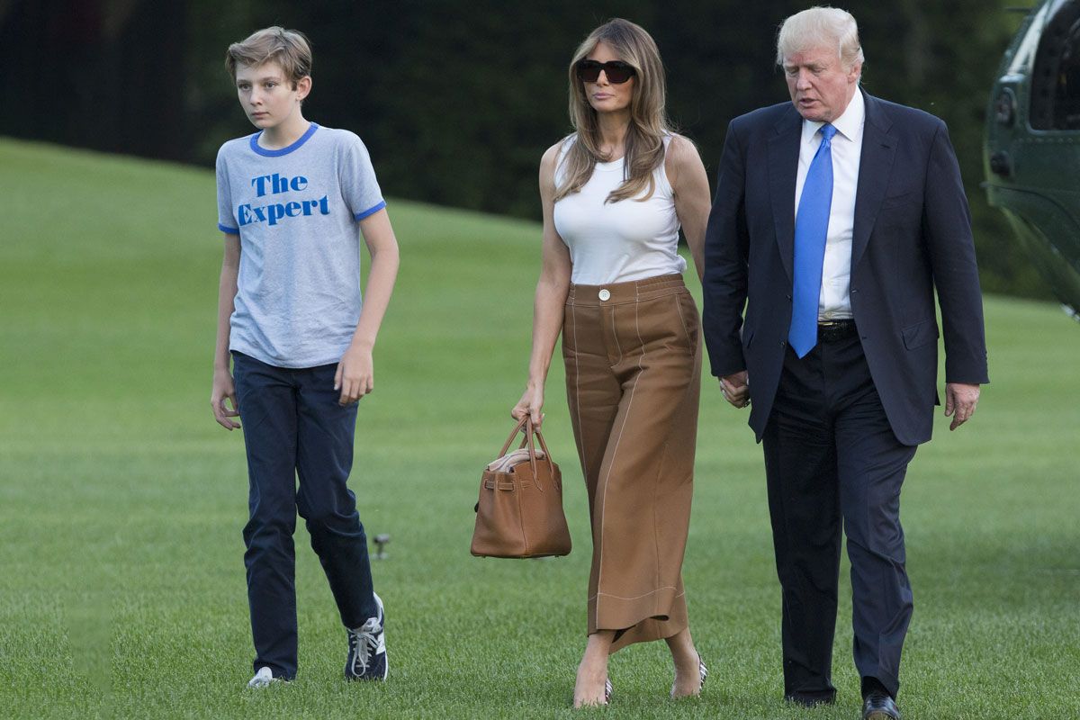 2017年6月、第1次ドナルド・トランプ政権時、ホワイトハウスに到着したトランプ米大統領、メラニア大統領夫人、息子のバロン（Photo by Chris Kleponis-Pool/Getty Images）