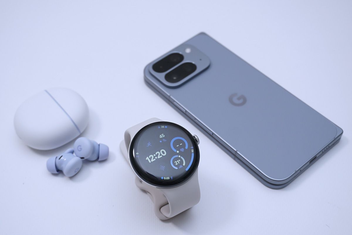 グーグル純正のスマートウォッチ「Google Pixel Watch 4」とワイヤレスイヤホンの「Google Pixel Buds 2a」がGeminiのスムーズな操作に対応