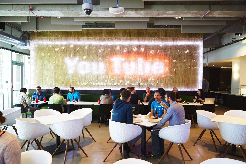 ライオン・ジョーンズがかつて勤務したYouTube。同社を抱えるGoogleでは、「偶然の出会い」から生まれるアイデアの創出を大切にしている　Courtesy of Google