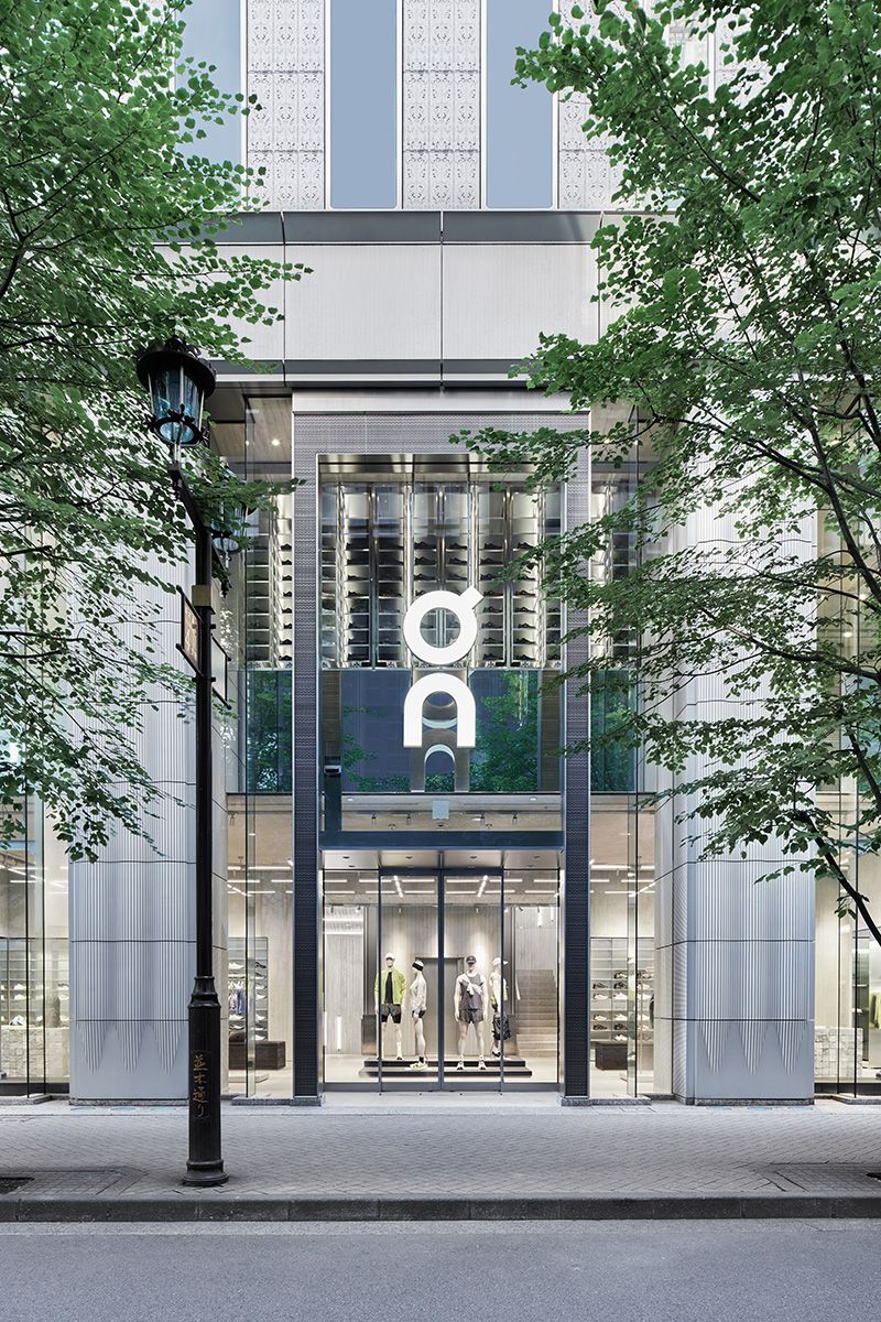 9月12日にオープンした「On Flagship Store Tokyo Ginza」。地下1階から2階まで約938㎡の広さは世界2番目の規模。地下1階にはコミュニティスペース「ランクラブ」があり、ランニングイベントなどを開催する予定だ。住所は東京都中央区銀座4-3-1。