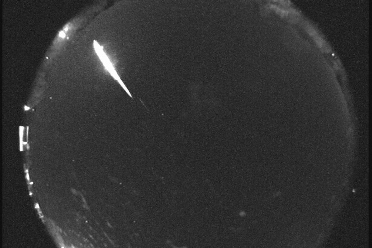 米テネシー州タラホーマにある米航空宇宙局（NASA）全天火球ネットワークの観測施設が2014年に捉えたおうし座流星群の火球（NASA）