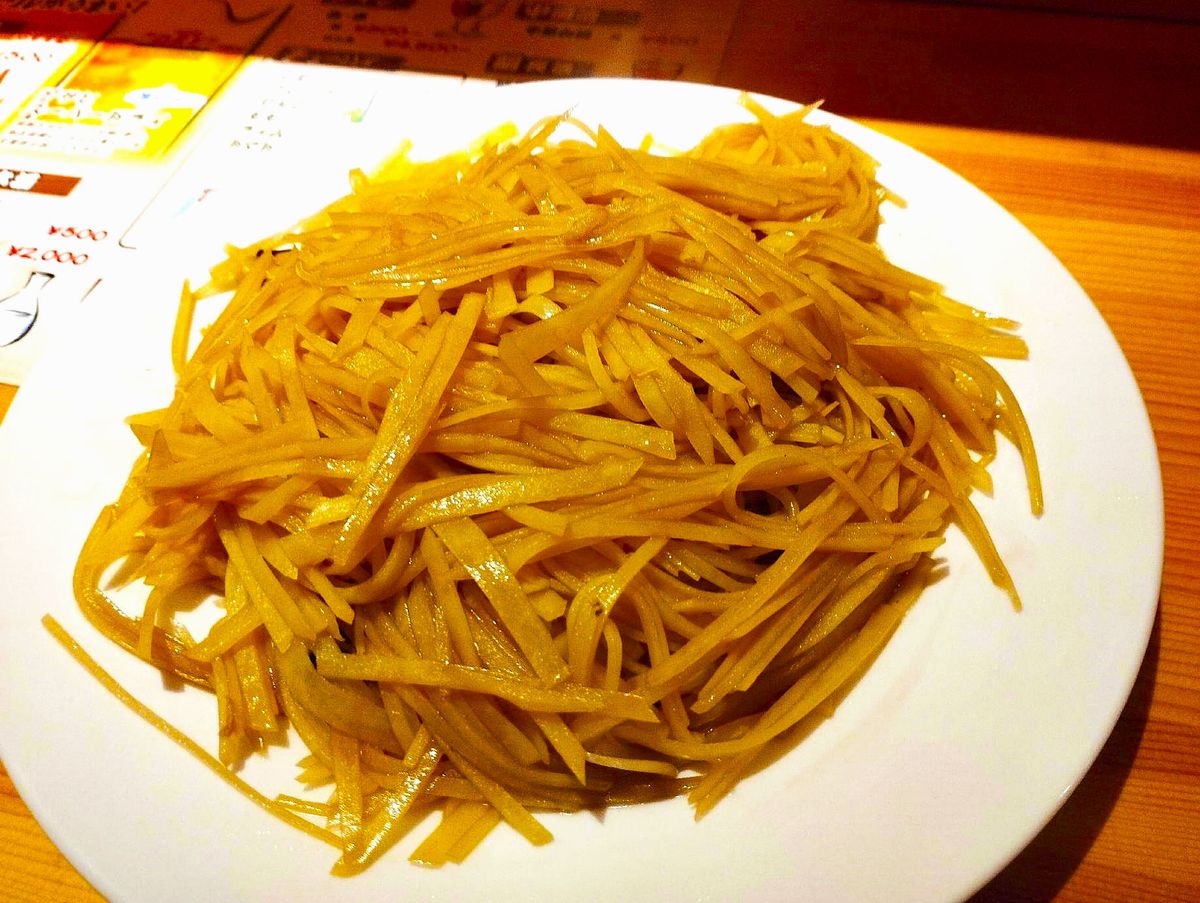 ジャガイモを千切りして黒酢で炒める「炒土豆絲」。さっぱりとした酸味が口にやさしい