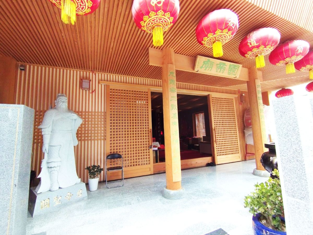 動物園前商店街のはずれにある関帝廟。福建の海の女神「媽祖」も祀られているという