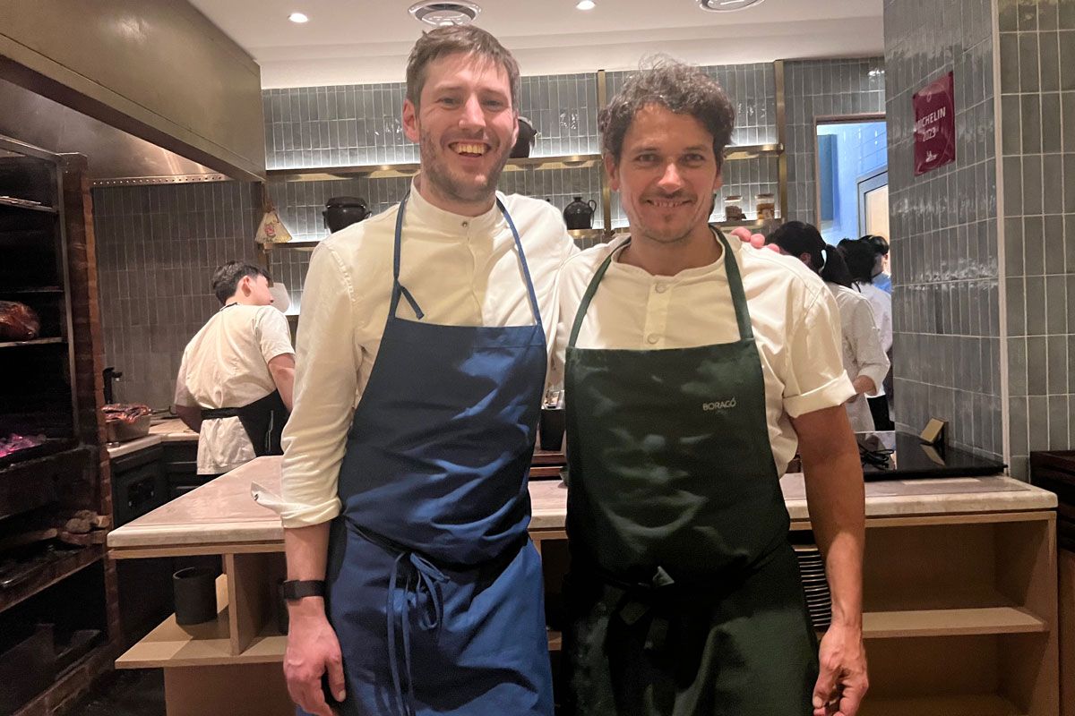 ソウルで開催された今春のアジアのベストレストラン50で、モダン韓国料理「絵ベット」とコラボレーションイベントを行うグズマンシェフ