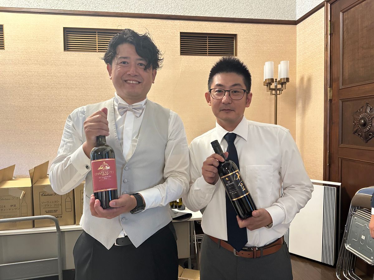 中伊豆ワイナリーの水野直人氏（左）、田川太規氏（右）