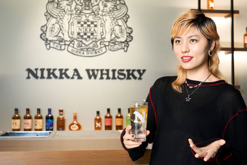 じゅーすとー・さら◎8歳から18歳までをカナダとハワイで過ごす。2018年武蔵野美術大学造形学部造形学科油絵専攻卒業。ギャラリーでキュレーターなどを務めたのち、00年にバーチャルヒューマンを手がけるAwwに入社。23年「Forbes JAPAN 30 UNDER 30 2023」SCIENCE&TECHNOLOGY&LOCAL部門の受賞者に選出される。2024年4月に「バーチャルヒューマンと共に生きる」をテーマに「TED conferences」に登壇。