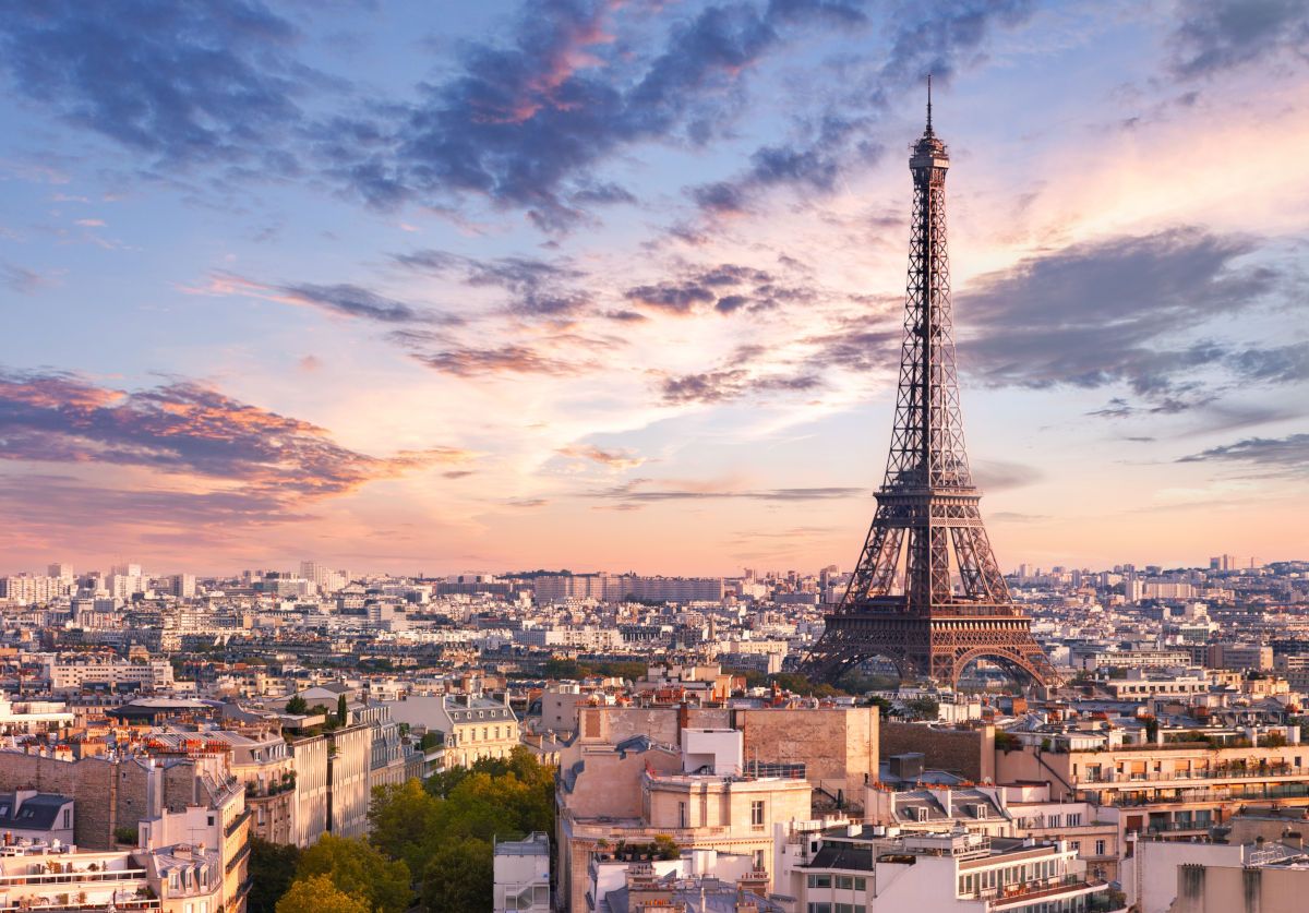 フランス、パリ市街（Shutterstock.com）