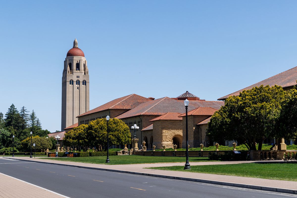 グーグル（アルファベット）、ネットフリックス、ヤフーの創業者など数々の起業家を輩出したスタンフォード大学。©️Stanford Univ.