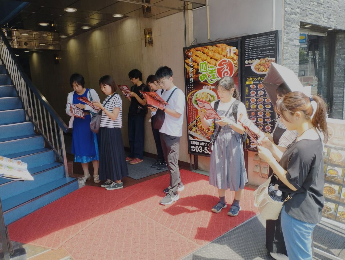 「池袋<ガチ中華>街歩きツアー」と連動した企画である謎解きゲーム「池袋ディープチャイナミステリー」には、子連れのファミリーも含め、若い世代が多く参加した