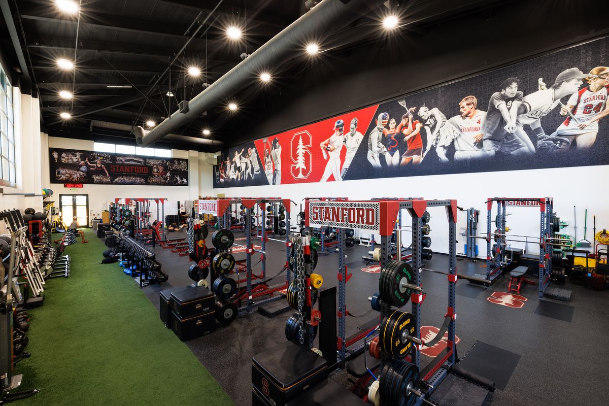 在籍するスタンフォード大学のトレーニング施設。毎朝チームメイトとウェイトトレーニングに励む。©️Stanford Univ.