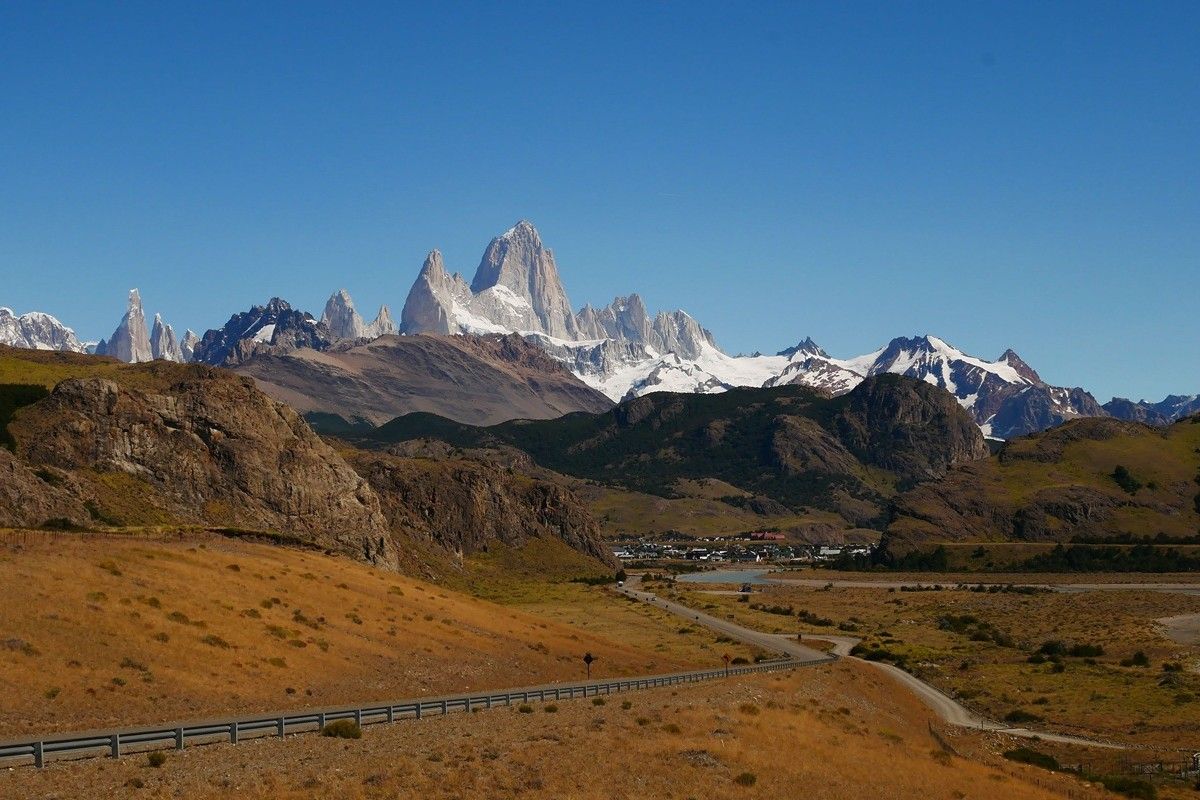 パタゴニア、フィッツ・ロイ山(Shutterstock.com)