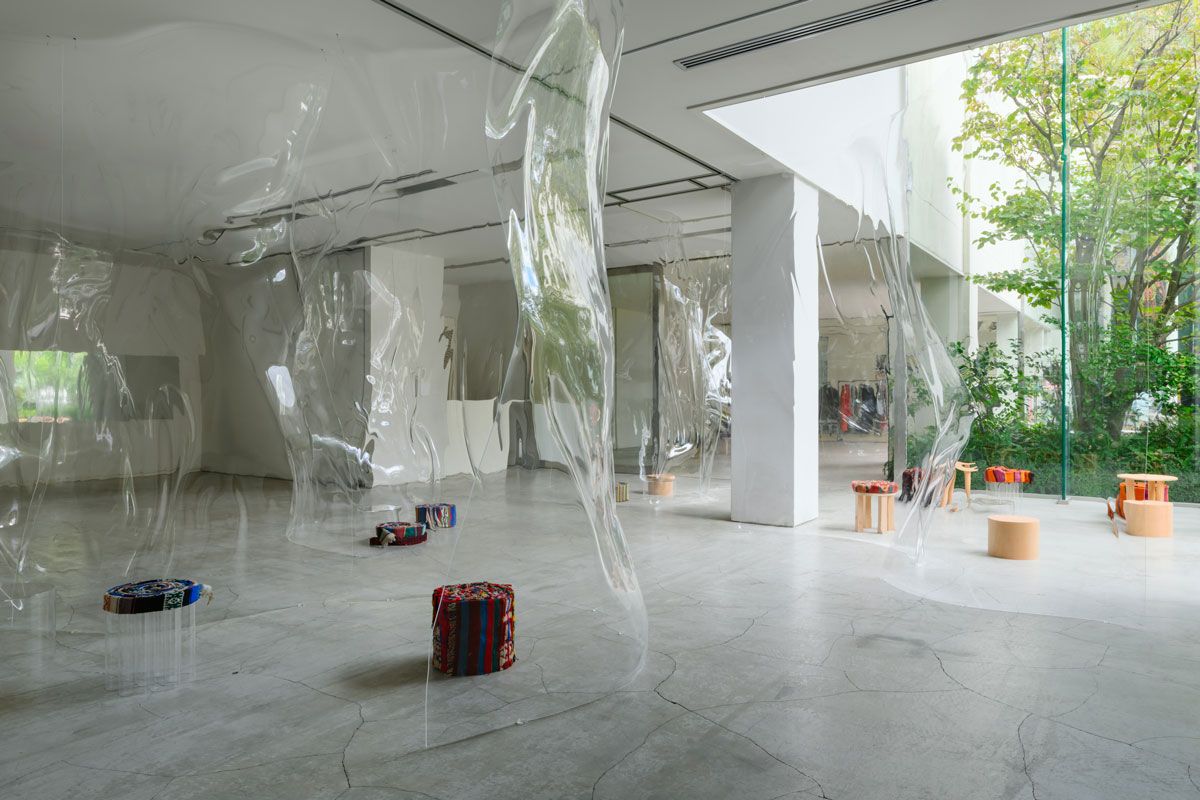 AWT BAR「浮かび上がる空間 」(c) ichio matsuzawa office