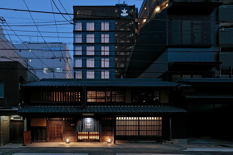 コンセプト立案からファサード、基本計画、基本設計、実施設計、監修までを行った「カンデオホテルズ京都烏丸六角」