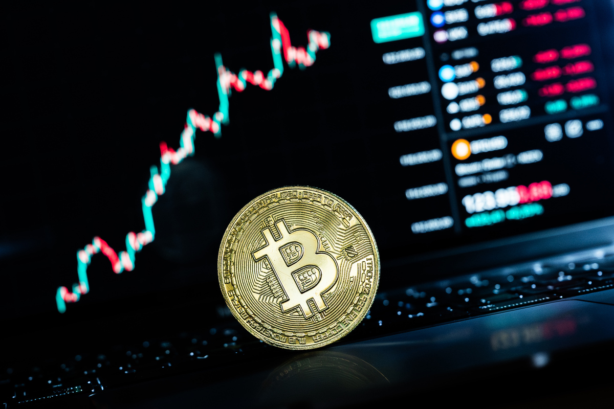 ビットコインが5カ月ぶりに10万ドルを下回る、暗号資産市場の下落の原因は？ | Forbes JAPAN 公式サイト（フォーブス ジャパン）